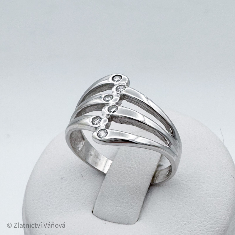 Bílé zlato prsten se zirkony